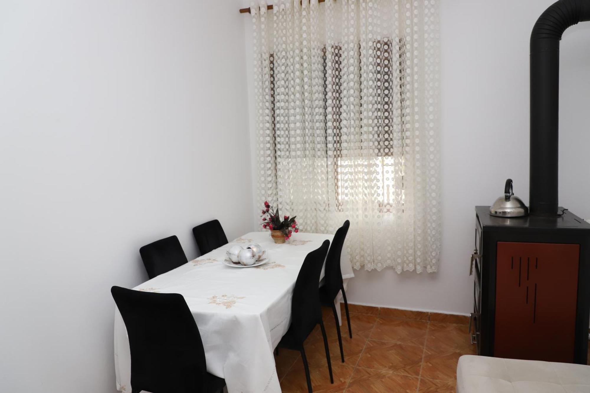 Xheison Apartment