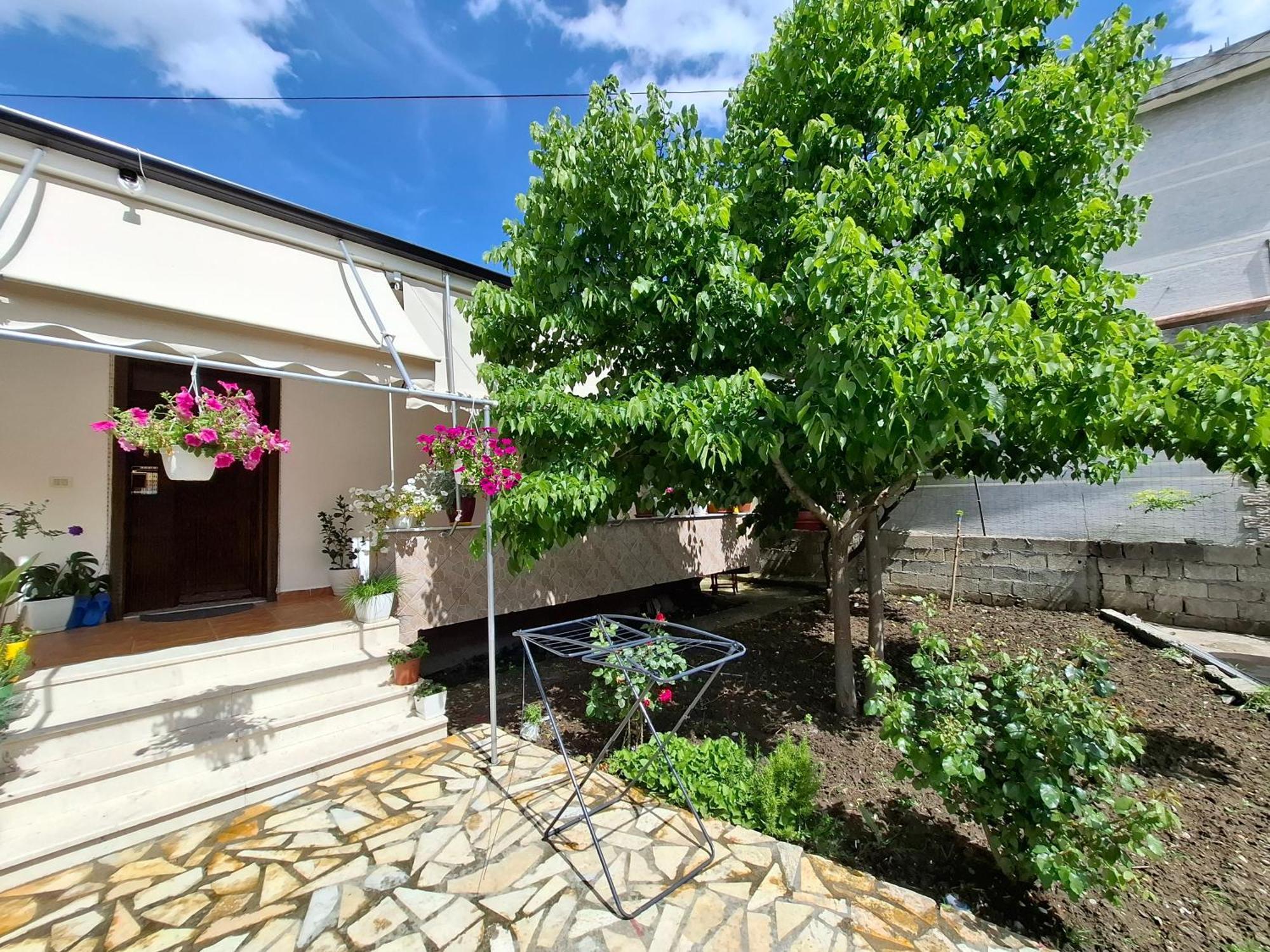 Xheison Apartment *